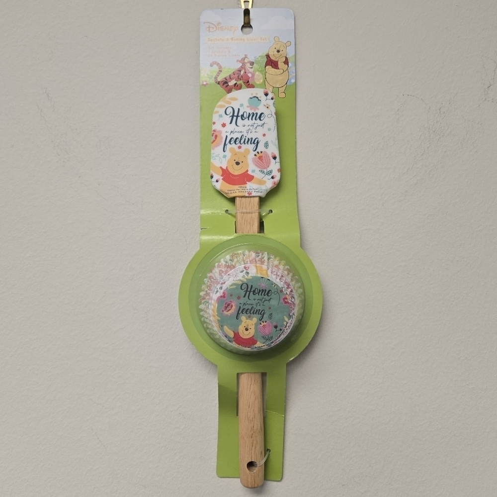 Disney Winnie the Pooh Spring Floral Spatula & Baking Liner Set